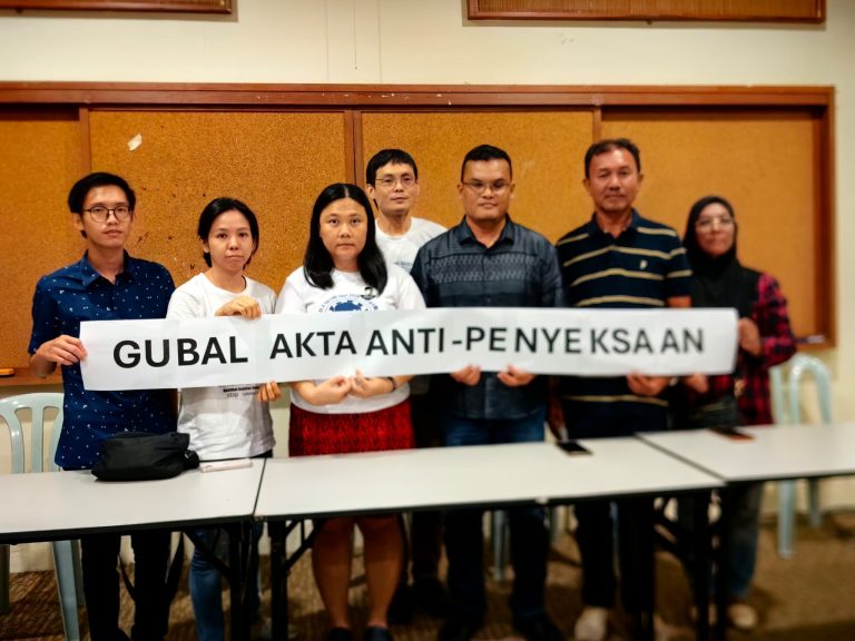 Families of victims of custodial deaths urge the Madani government to enact Anti-Torture Act (三语)